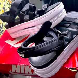 Nike Women Icon Classic Platform Sandals sz 11